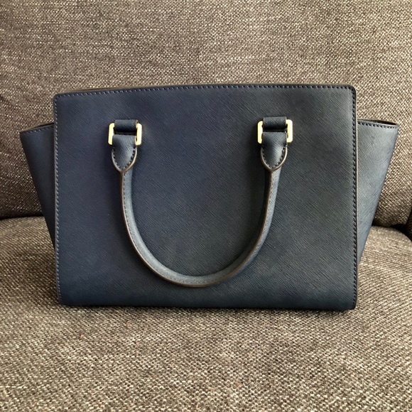 Michael Kors purse - Picture 2 of 8